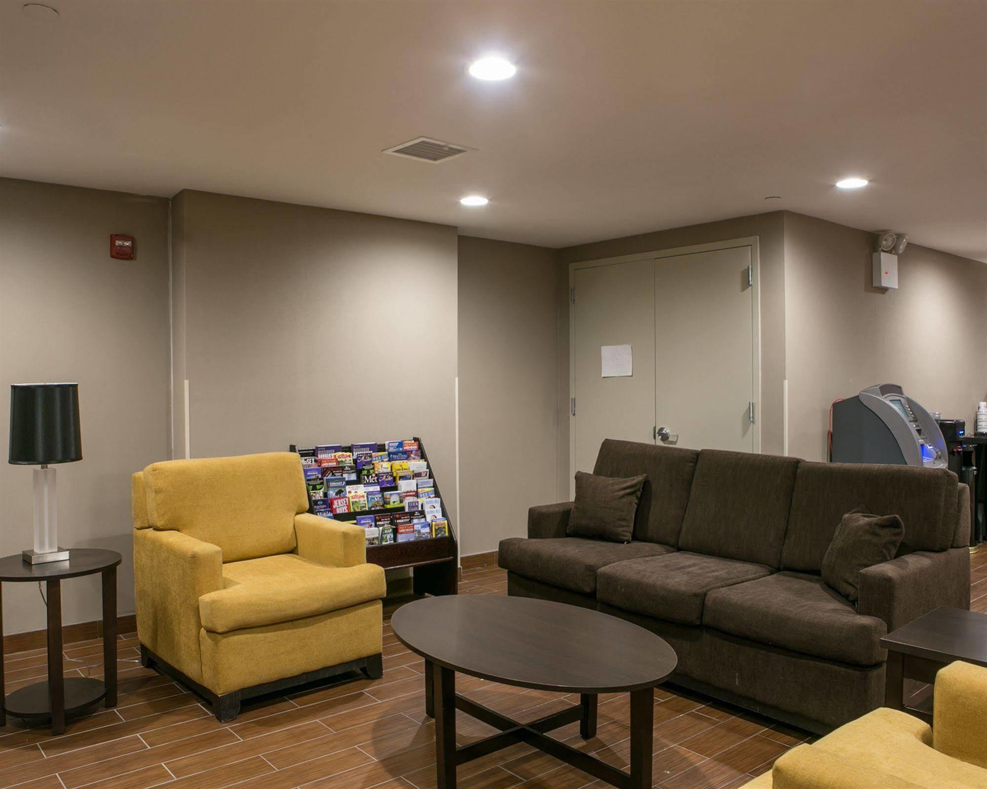 Days Inn By Wyndham Brooklyn Borough Park Νέα Υόρκη Εξωτερικό φωτογραφία