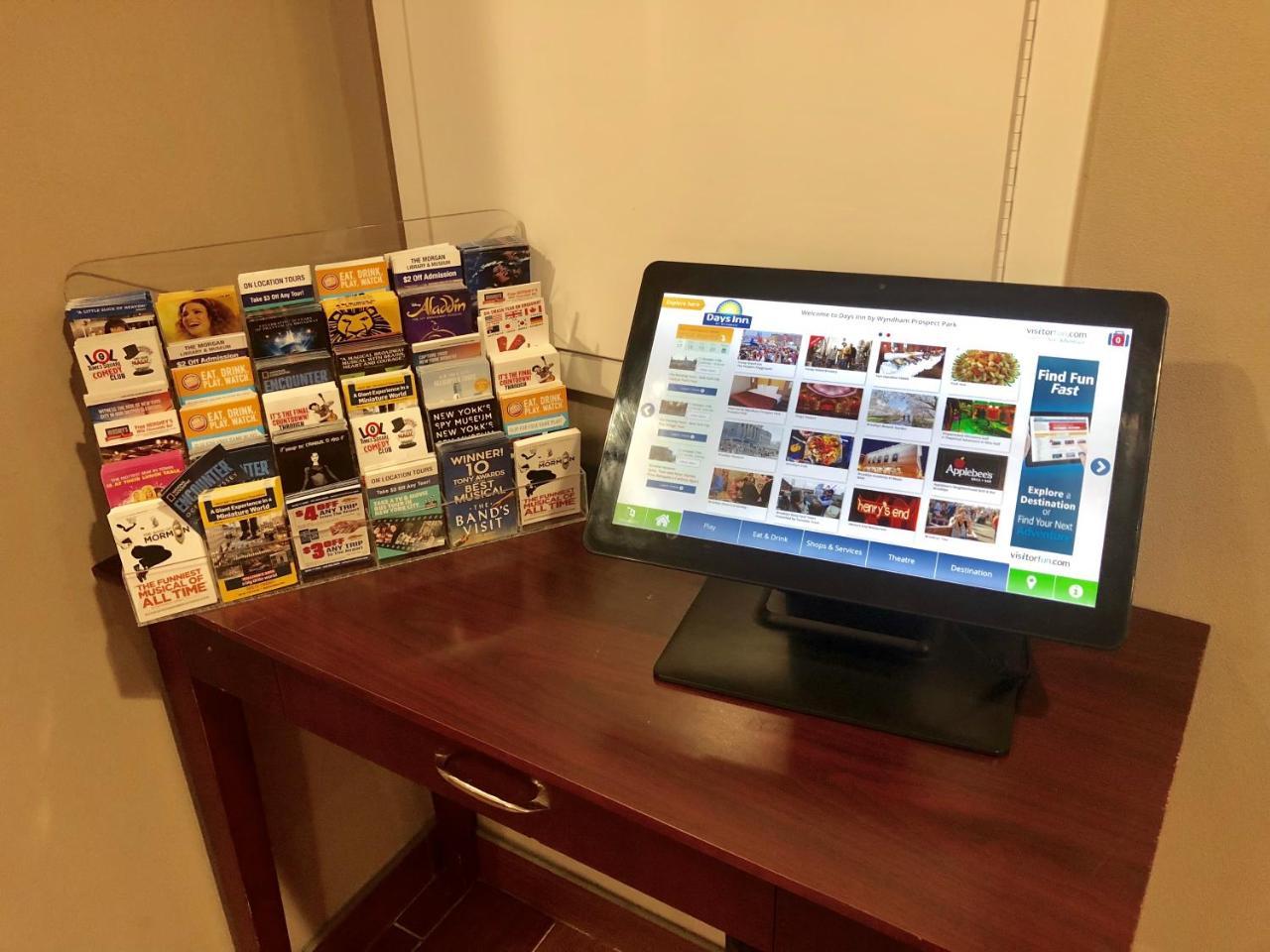 Days Inn By Wyndham Brooklyn Borough Park Νέα Υόρκη Εξωτερικό φωτογραφία