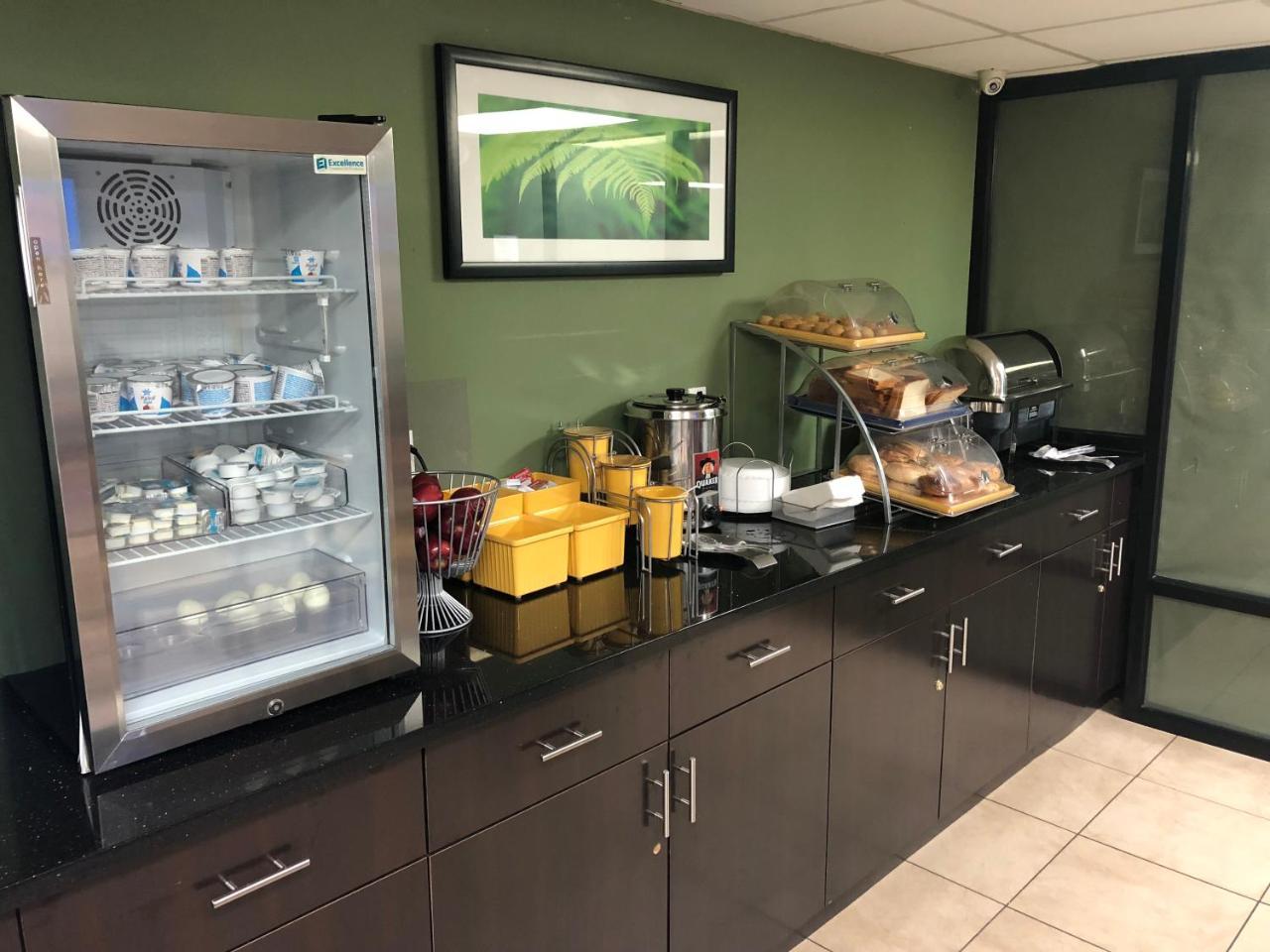 Days Inn By Wyndham Brooklyn Borough Park Νέα Υόρκη Εξωτερικό φωτογραφία