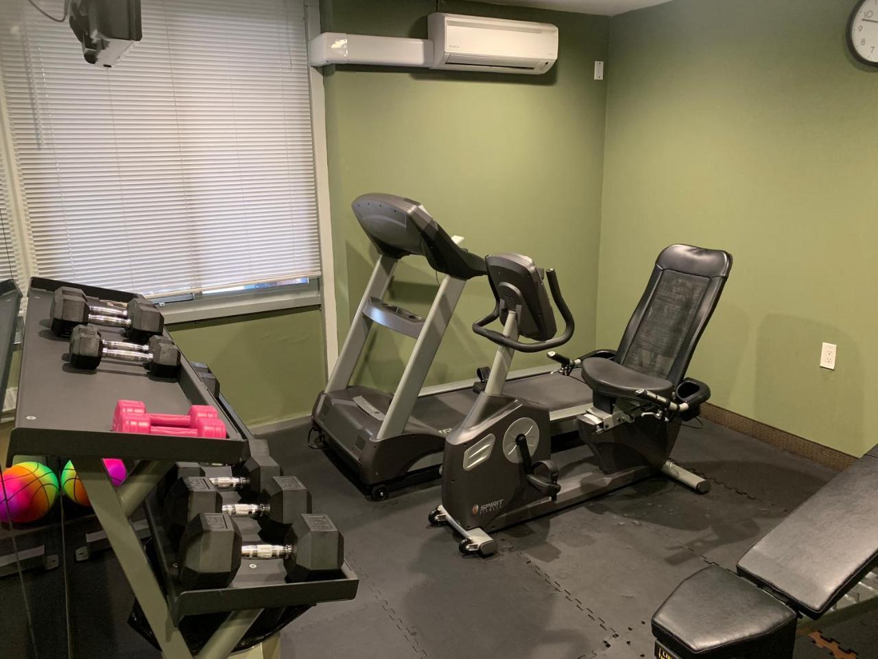 Days Inn By Wyndham Brooklyn Borough Park Νέα Υόρκη Εξωτερικό φωτογραφία