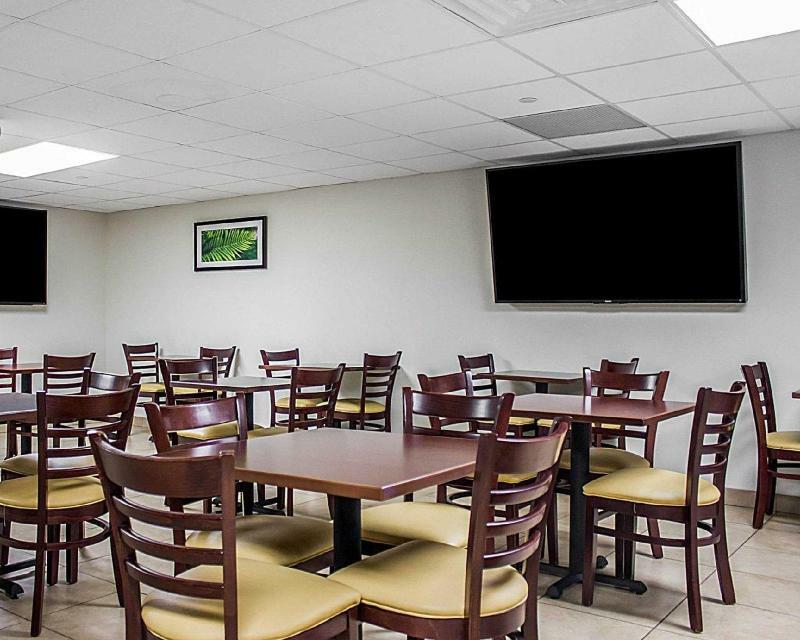 Days Inn By Wyndham Brooklyn Borough Park Νέα Υόρκη Εξωτερικό φωτογραφία